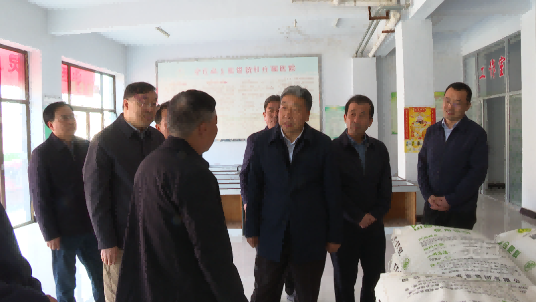 山西省供銷(xiāo)合作社黨組書(shū)記、理事會(huì)主任高建軍蒞臨我縣調(diào)研